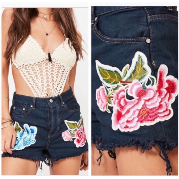 Missguided Embroidered High Rise Cutoff Shorts - Picture 3 of 8